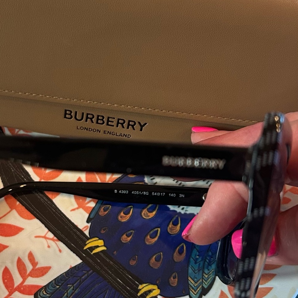 Burberry Black Oversized Sunglasses - Picture 5 of 5